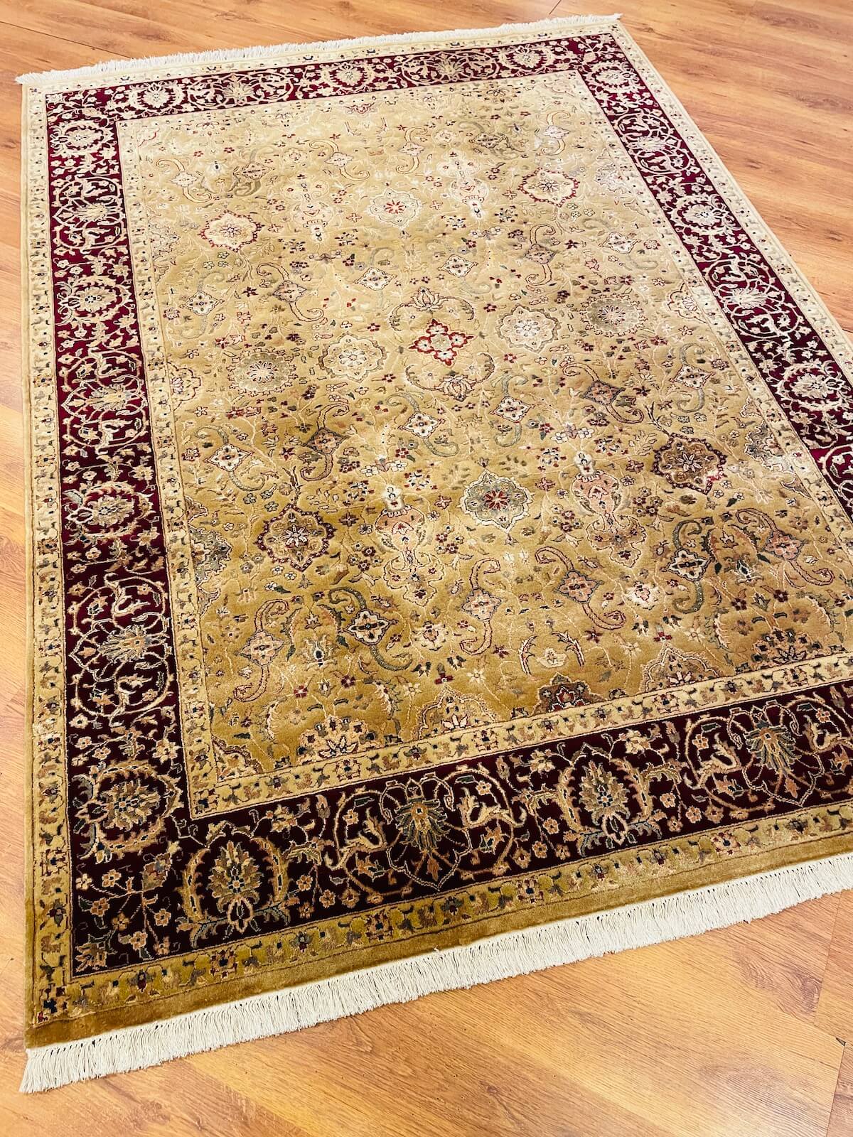 Antik İpekli Uşak El Dokuma Halı