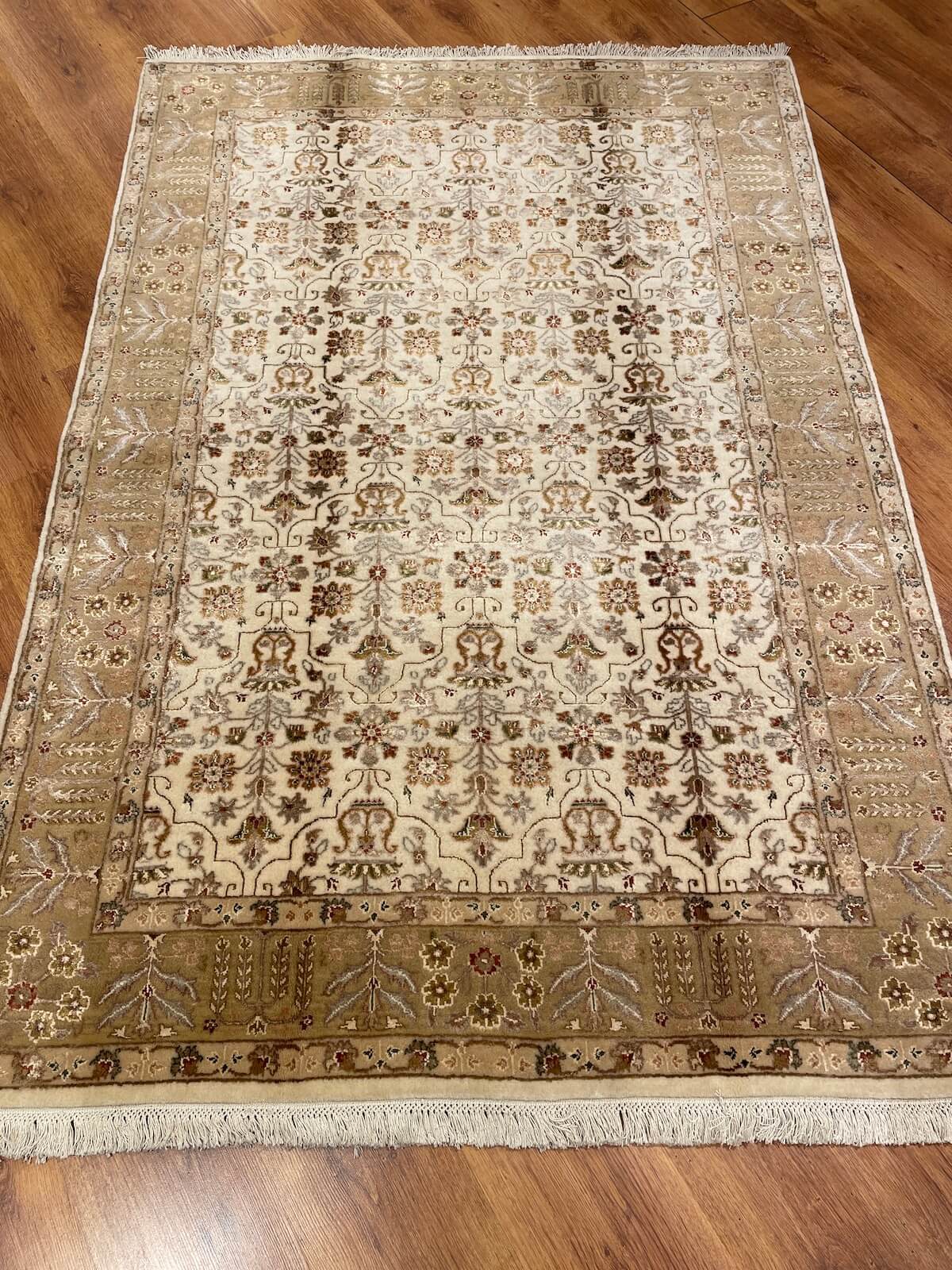 Antik İpekli Uşak El Dokuma Halı