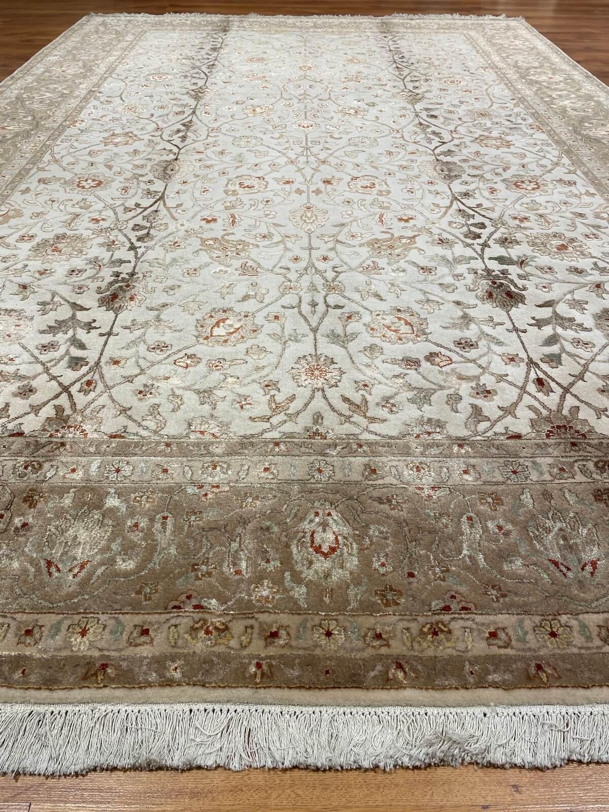 Antik İpekli Uşak El Dokuma Halı