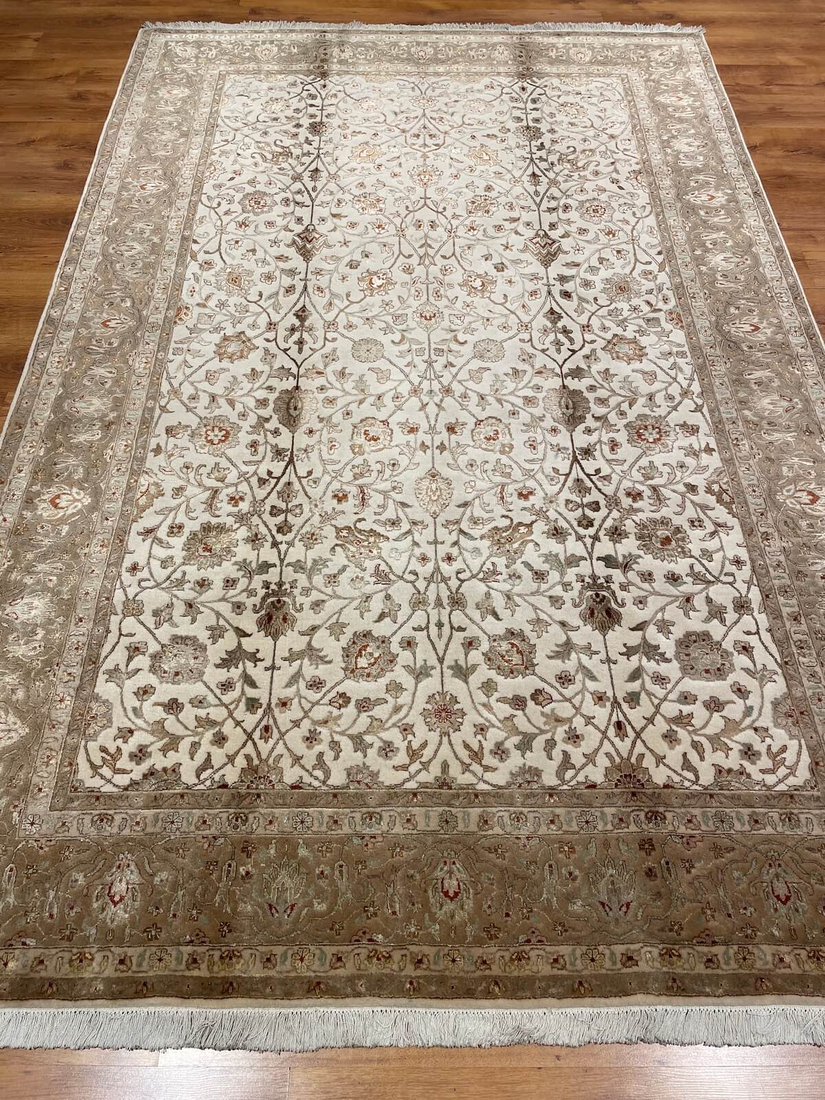 Antik İpekli Uşak El Dokuma Halı