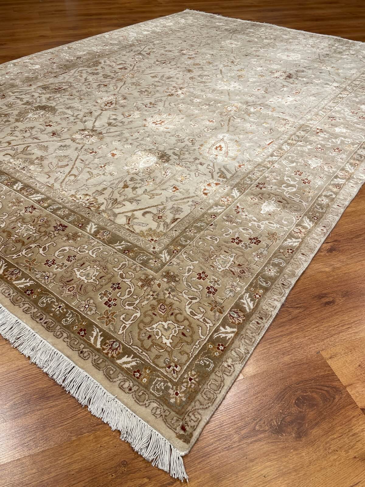 Antik İpekli Uşak El Dokuma Halı