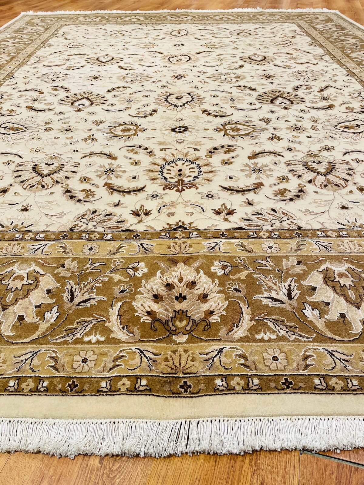 Antik İpekli Uşak El Dokuma Halı