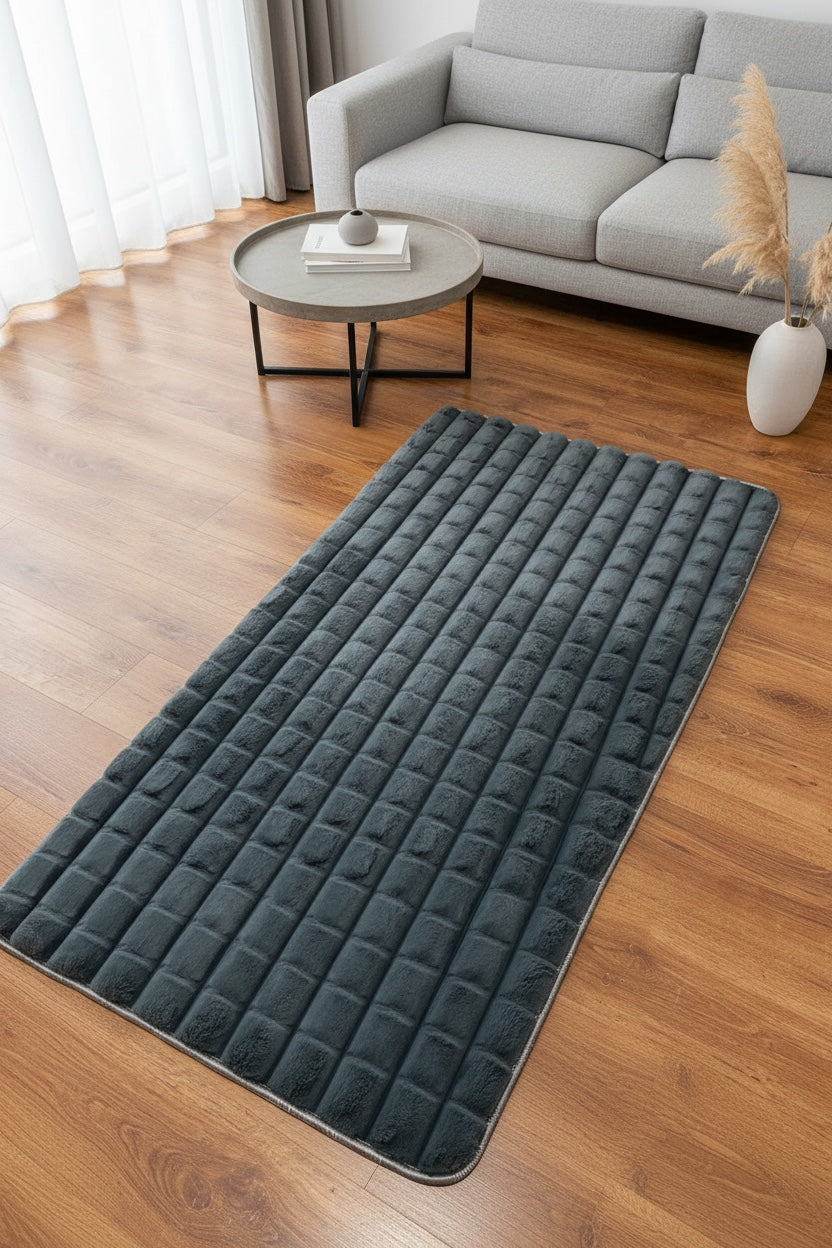 Piramit Desenli Antrasit Peluş Halı