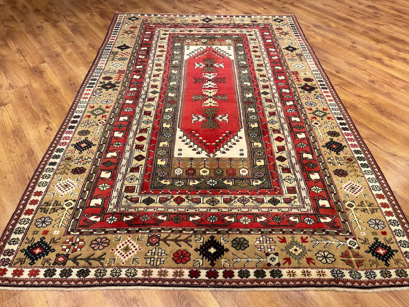 Bozalan Milas El Dokuma Halı