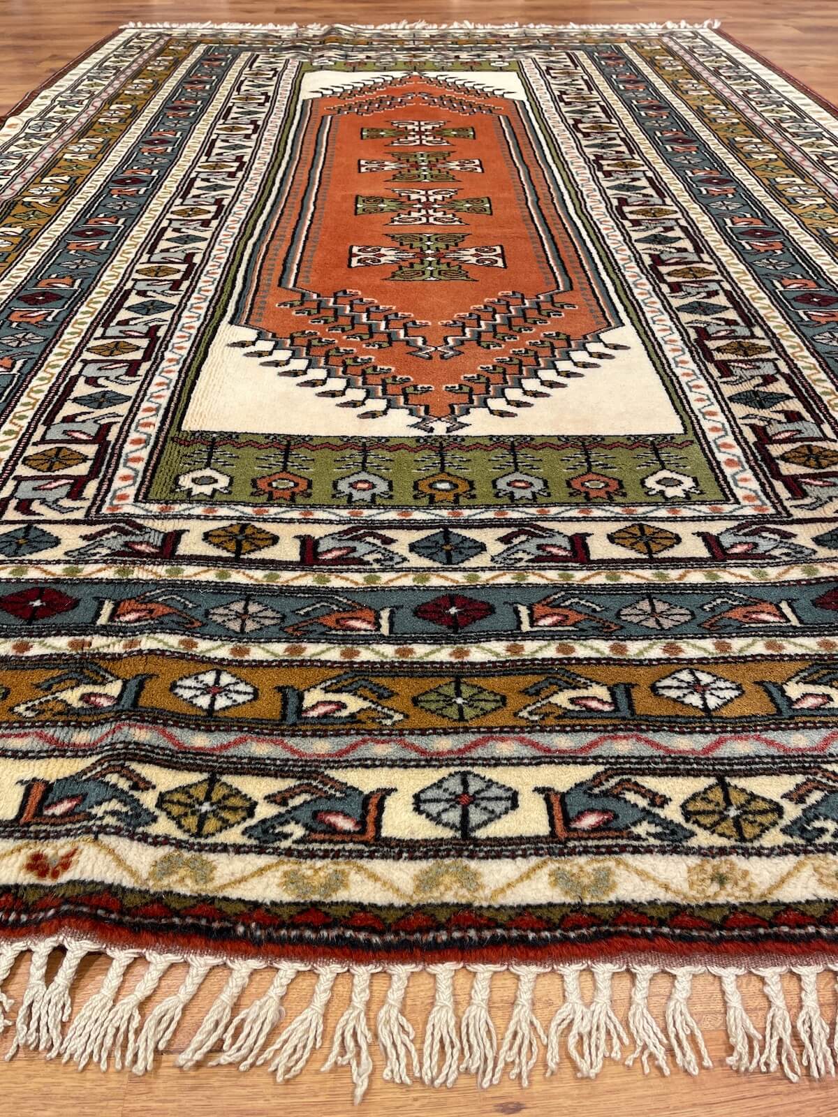 Bozalan Milas El Dokuma Halı