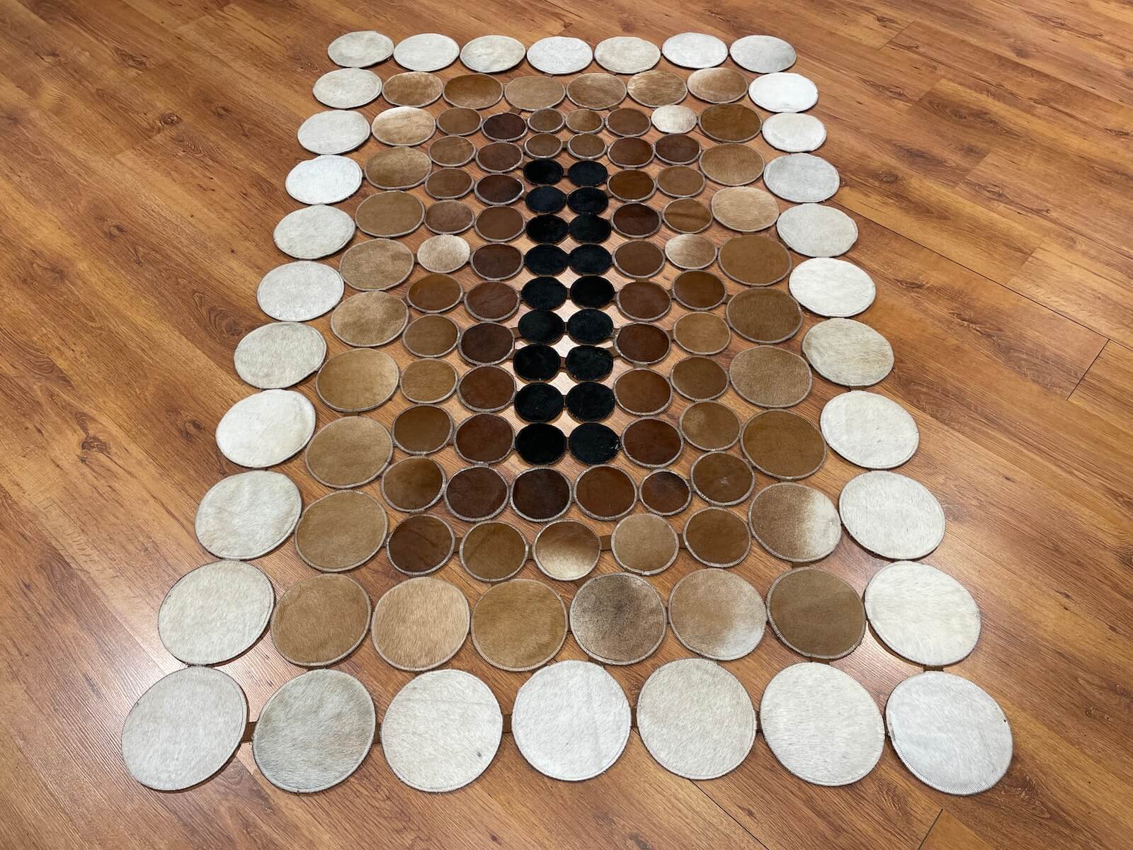 Puantiyeli Orijinal Deri Halı