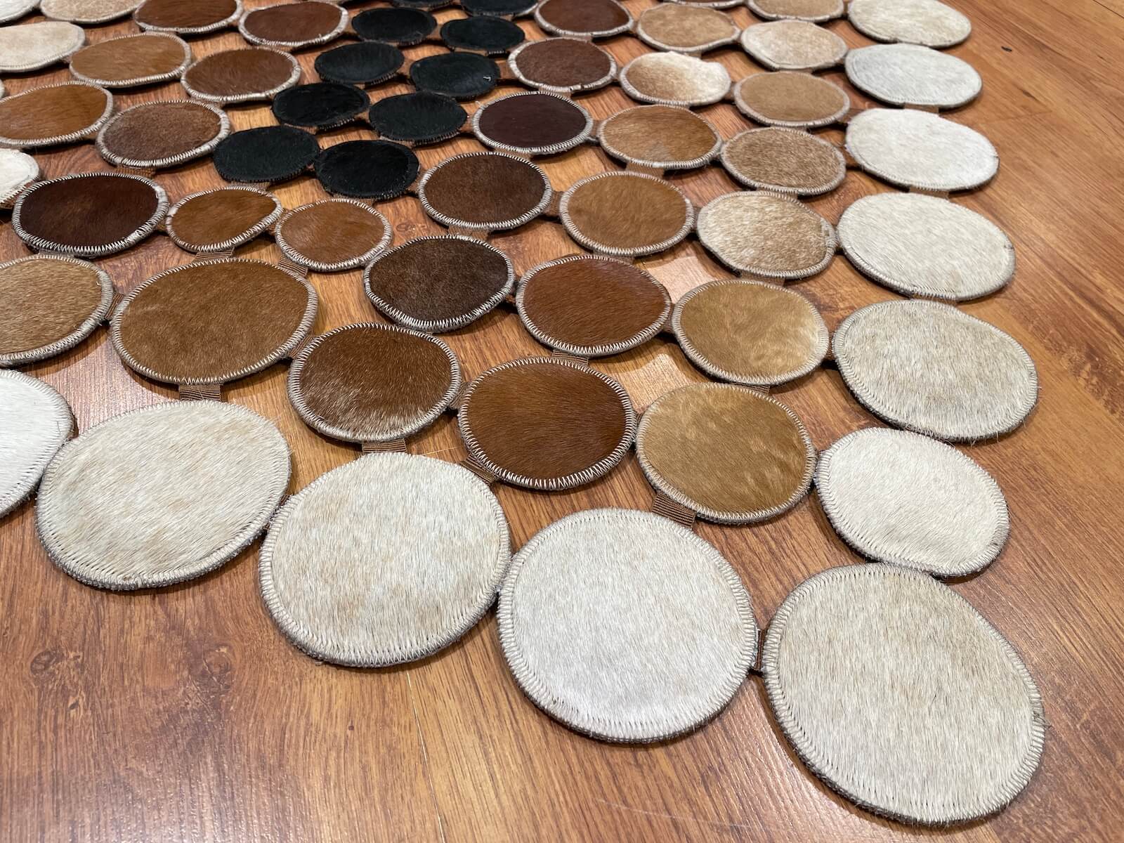 Puantiyeli Orijinal Deri Halı