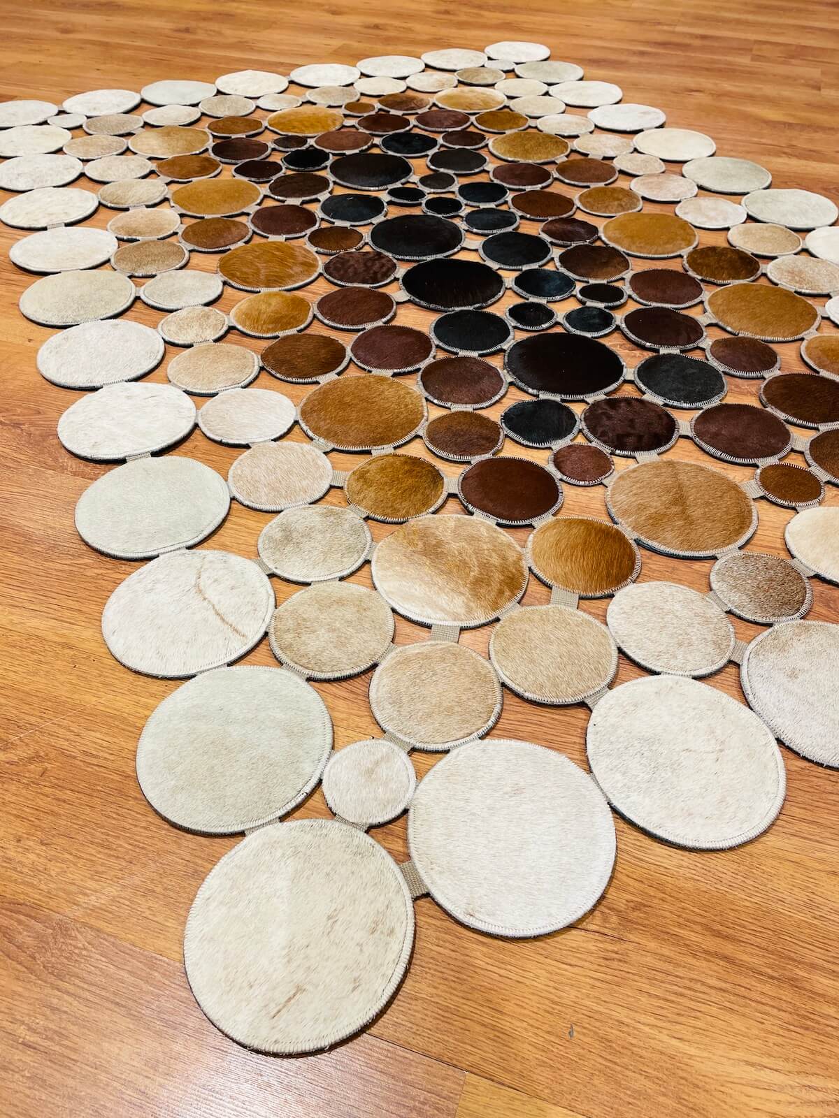 Puantiyeli Orijinal Deri Halı