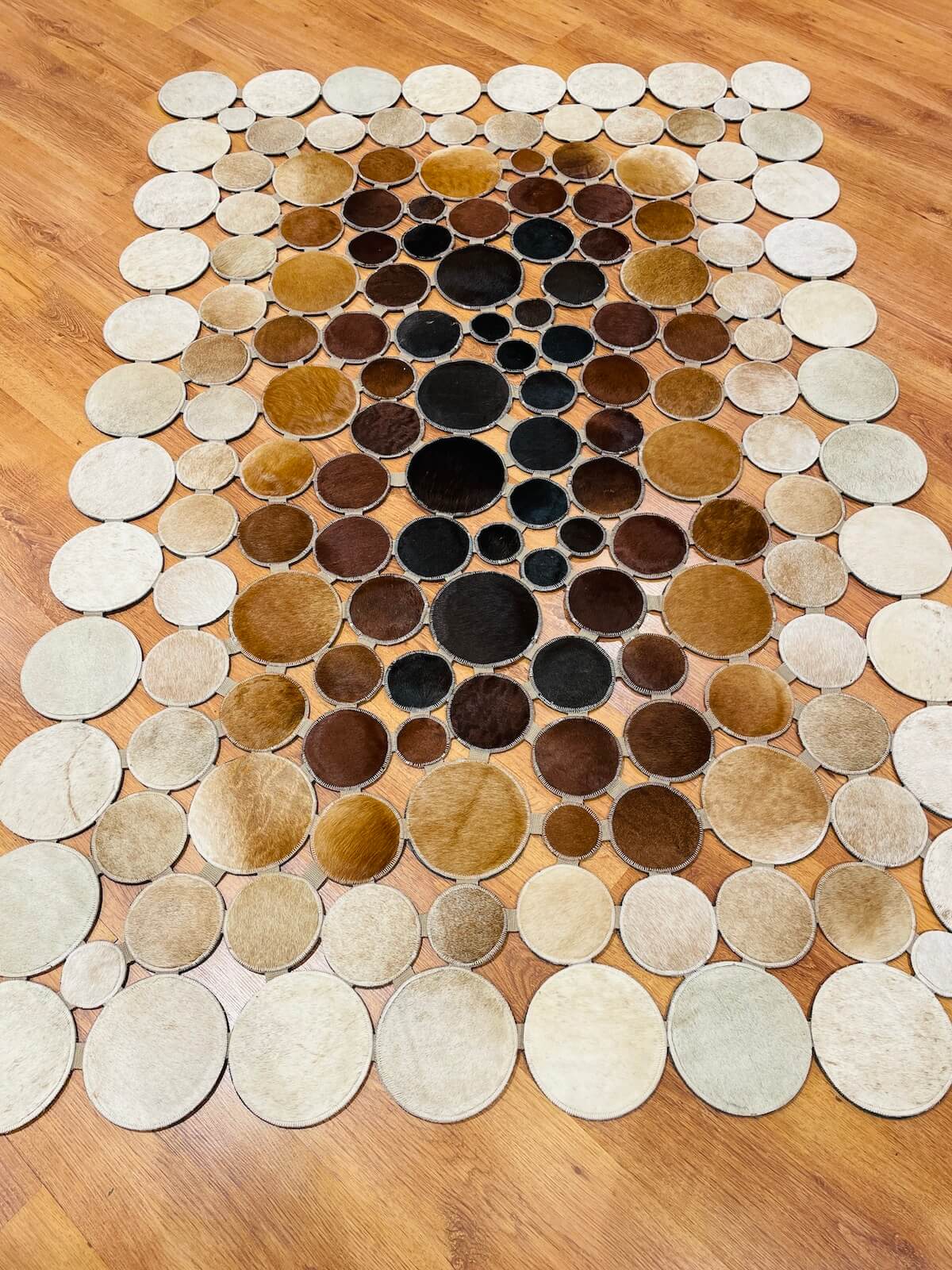 Puantiyeli Orijinal Deri Halı