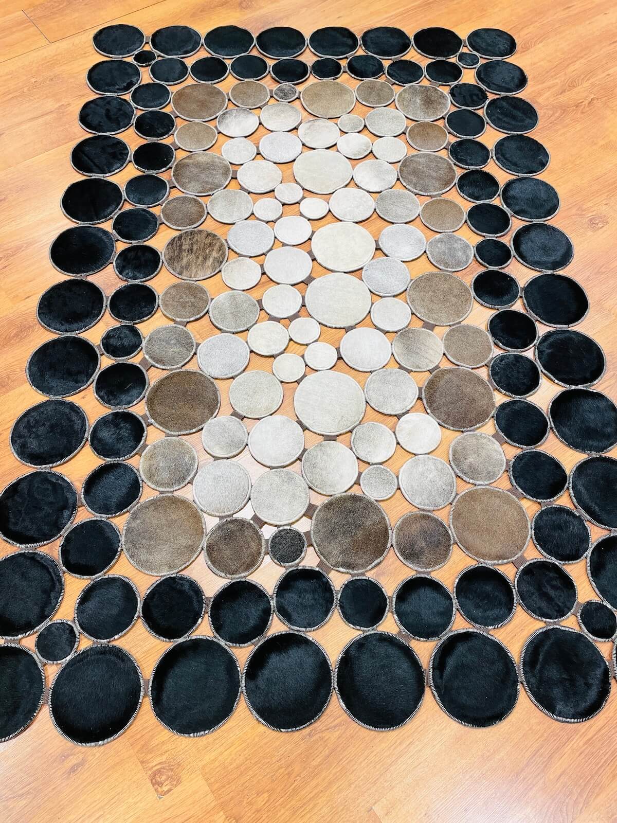 Puantiyeli Orijinal Deri Halı