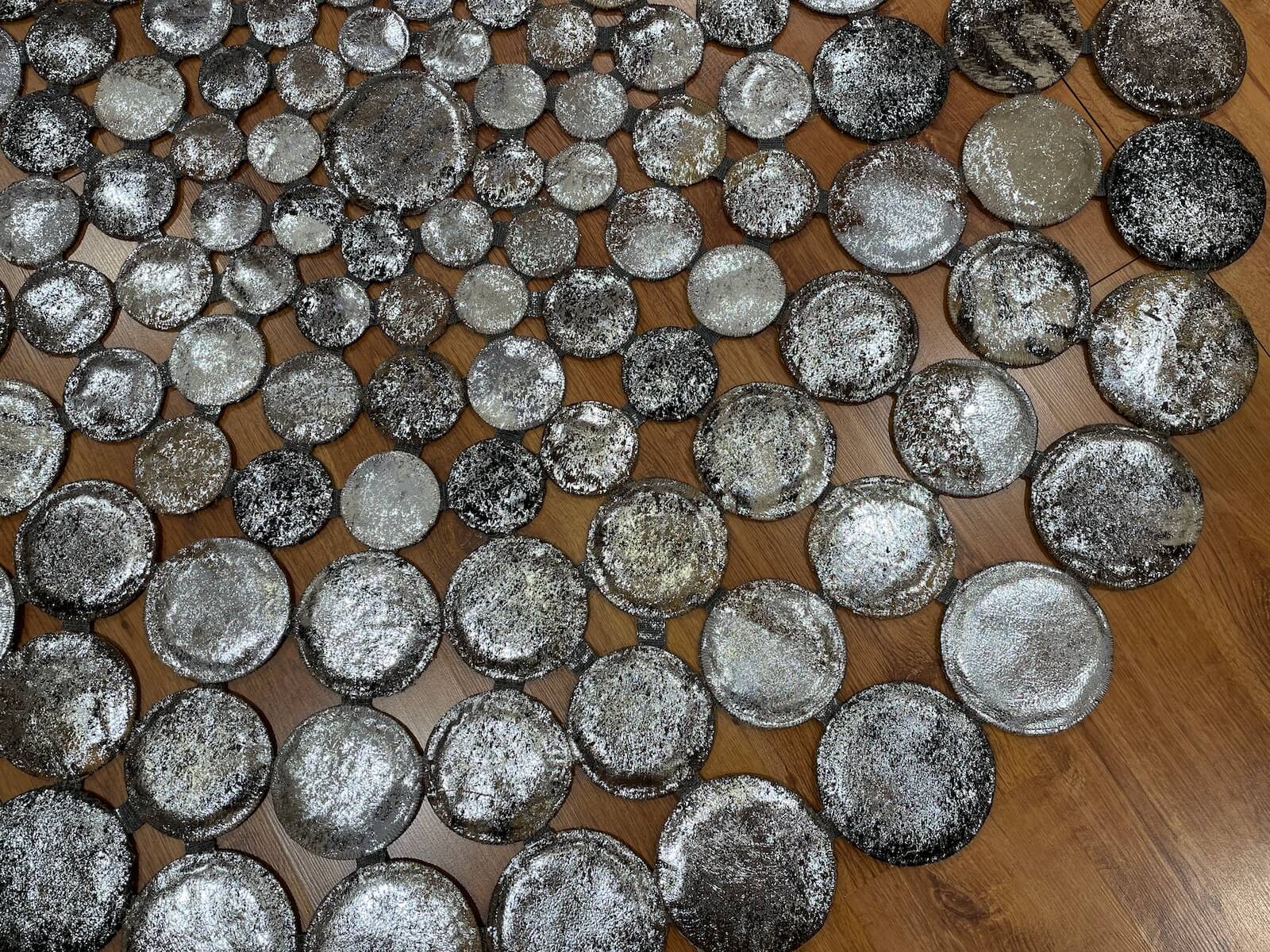 Puantiyeli Yuvarlak Orijinal Deri Halı