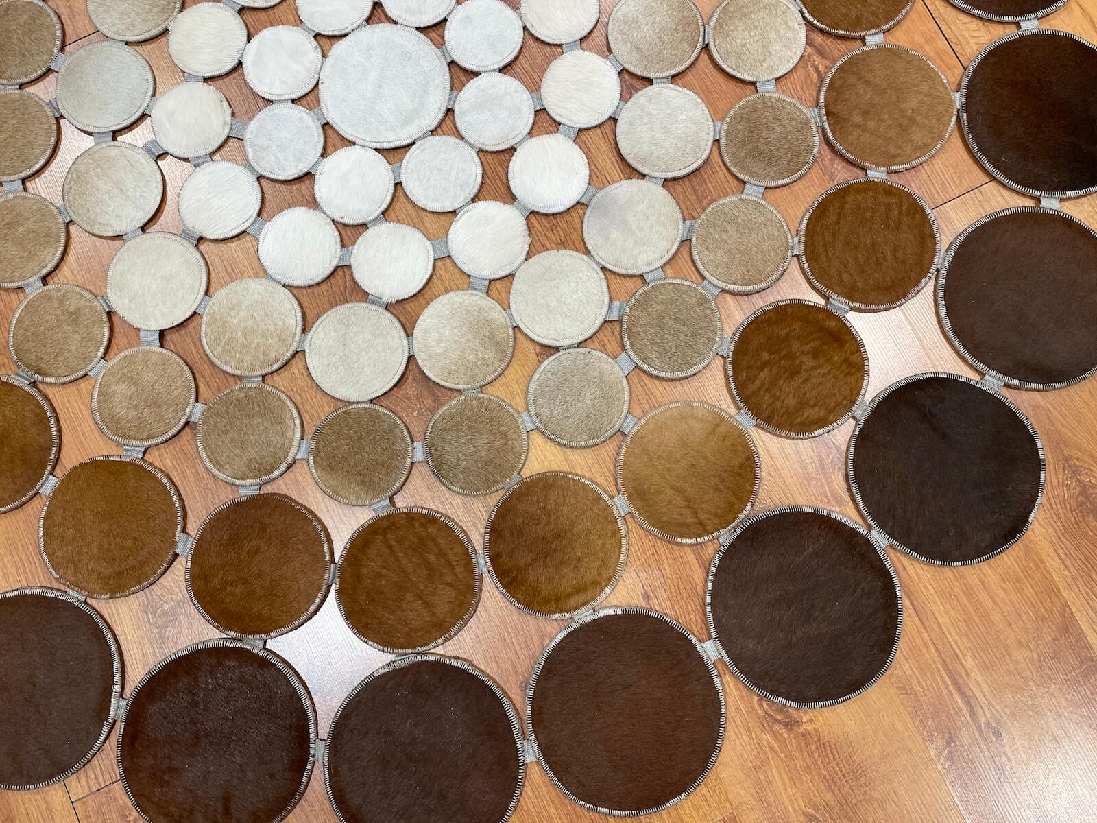 Puantiyeli Yuvarlak Orijinal Deri Halı