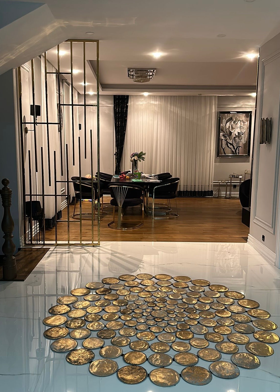 Puantiyeli Yuvarlak Orijinal Deri Halı