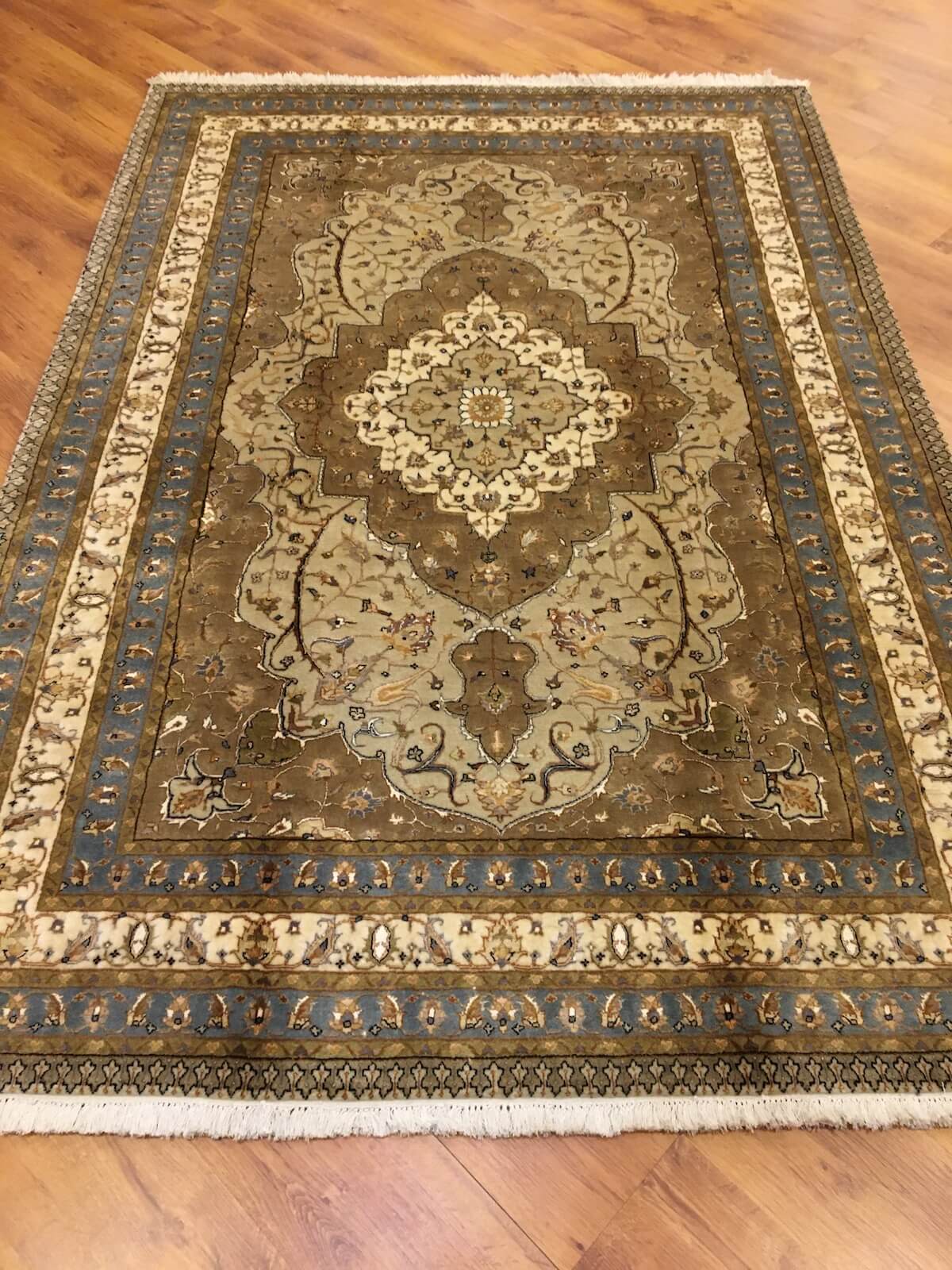 Enderun İpekli Uşak El Dokuma Halı