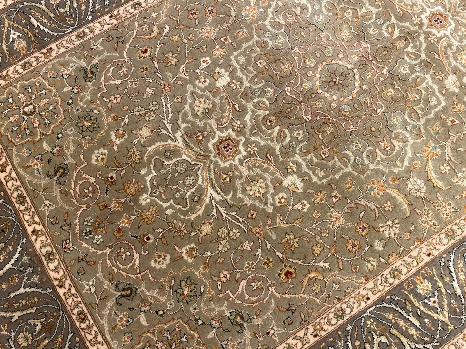 Enderun İpekli Uşak El Dokuma Halı