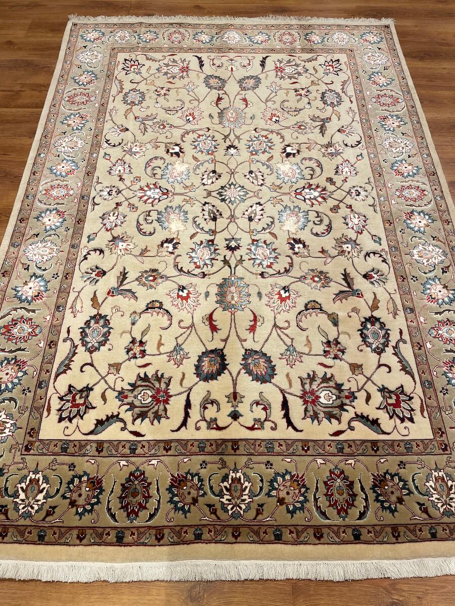 Enderun İpekli Uşak El Dokuma Halı