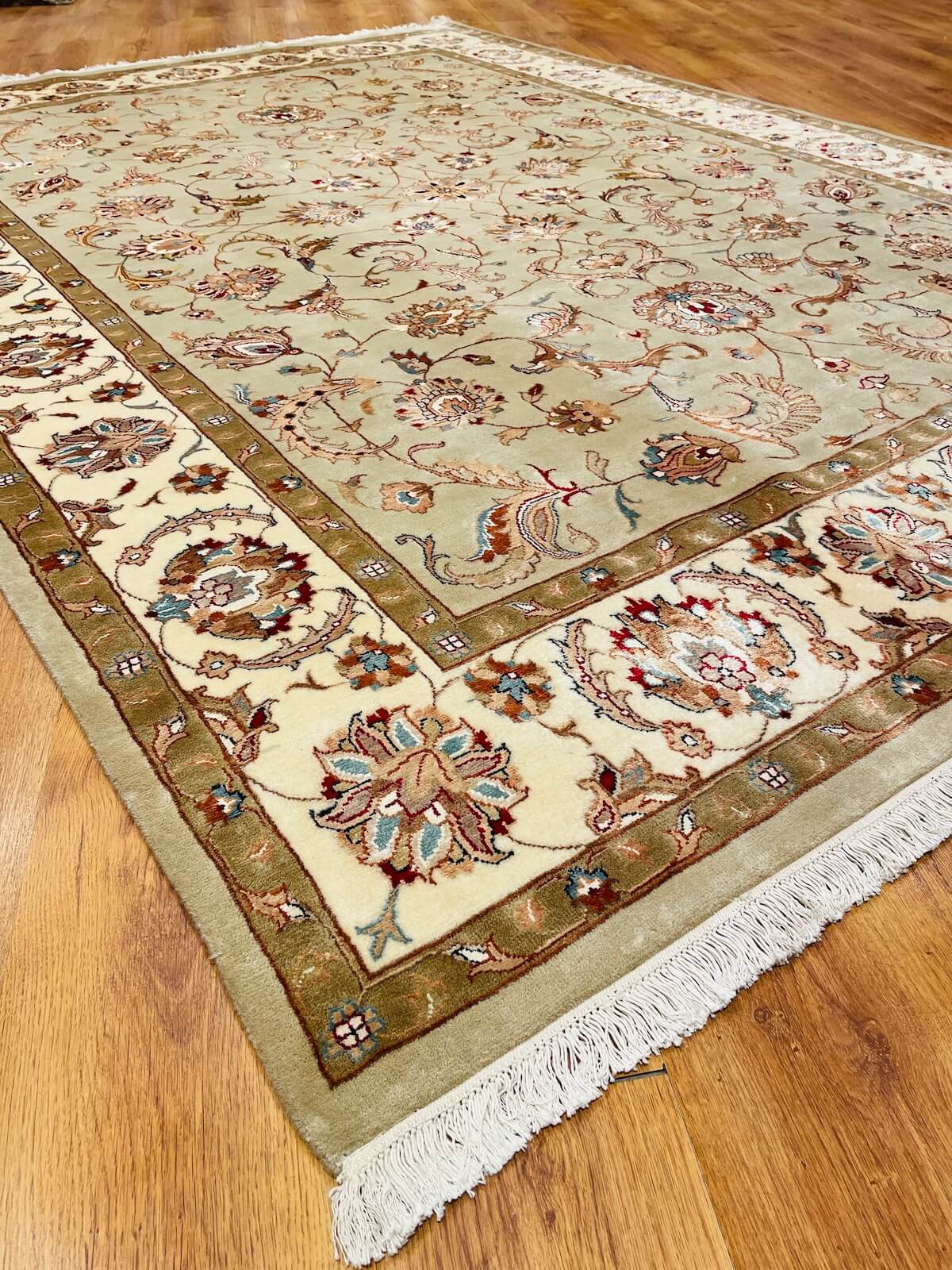 Enderun İpekli Uşak El Dokuma Halı