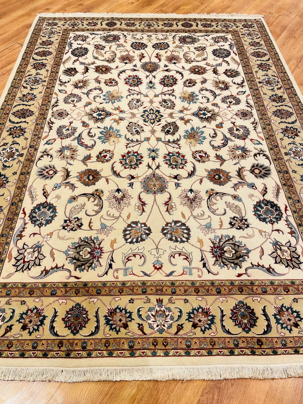 Enderun İpekli Uşak El Dokuma Halı