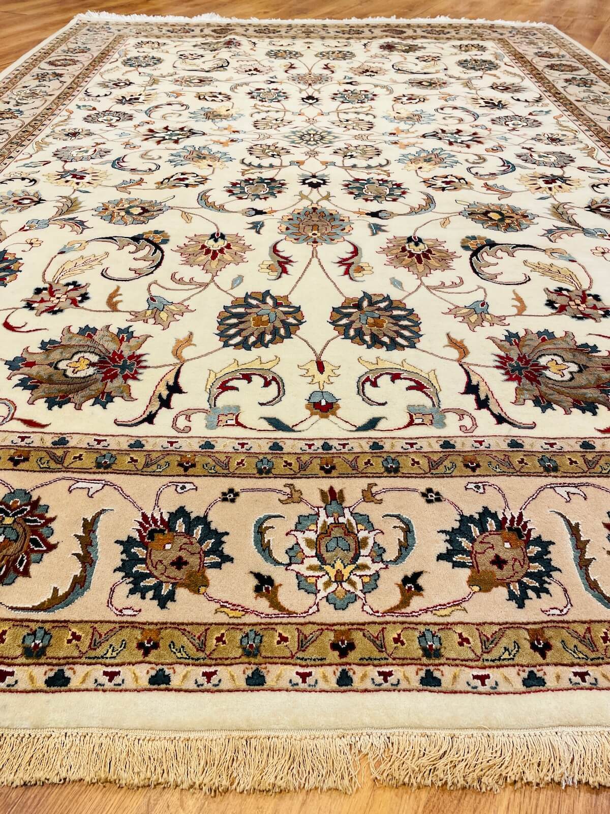 Enderun İpekli Uşak El Dokuma Halı