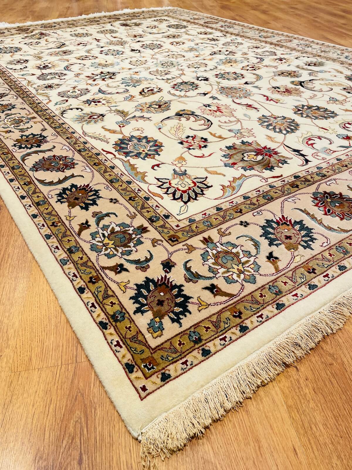 Enderun İpekli Uşak El Dokuma Halı