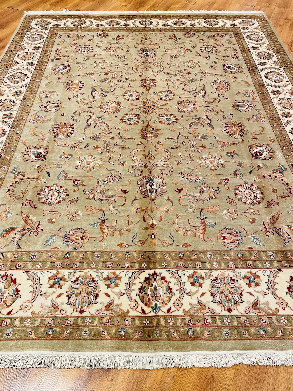 Enderun İpekli Uşak El Dokuma Halı