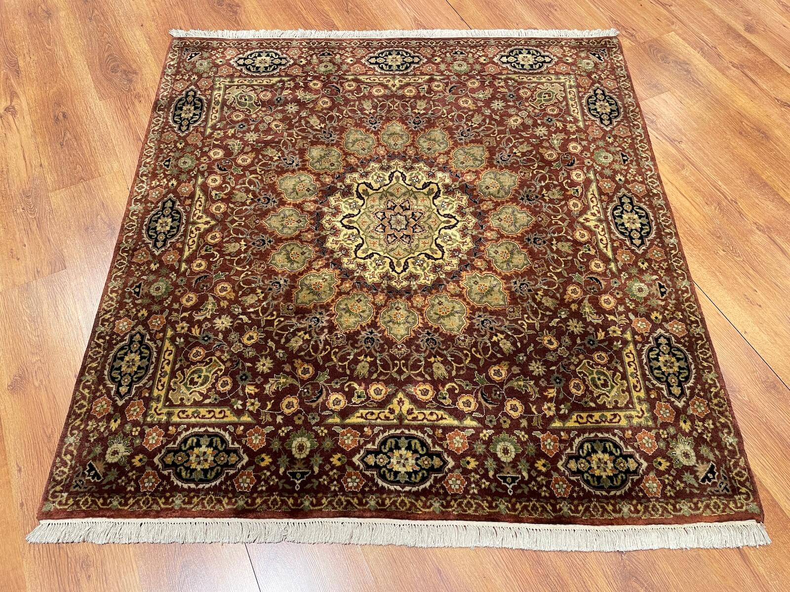 Hayyam Uşak Kare El Dokuma Halı