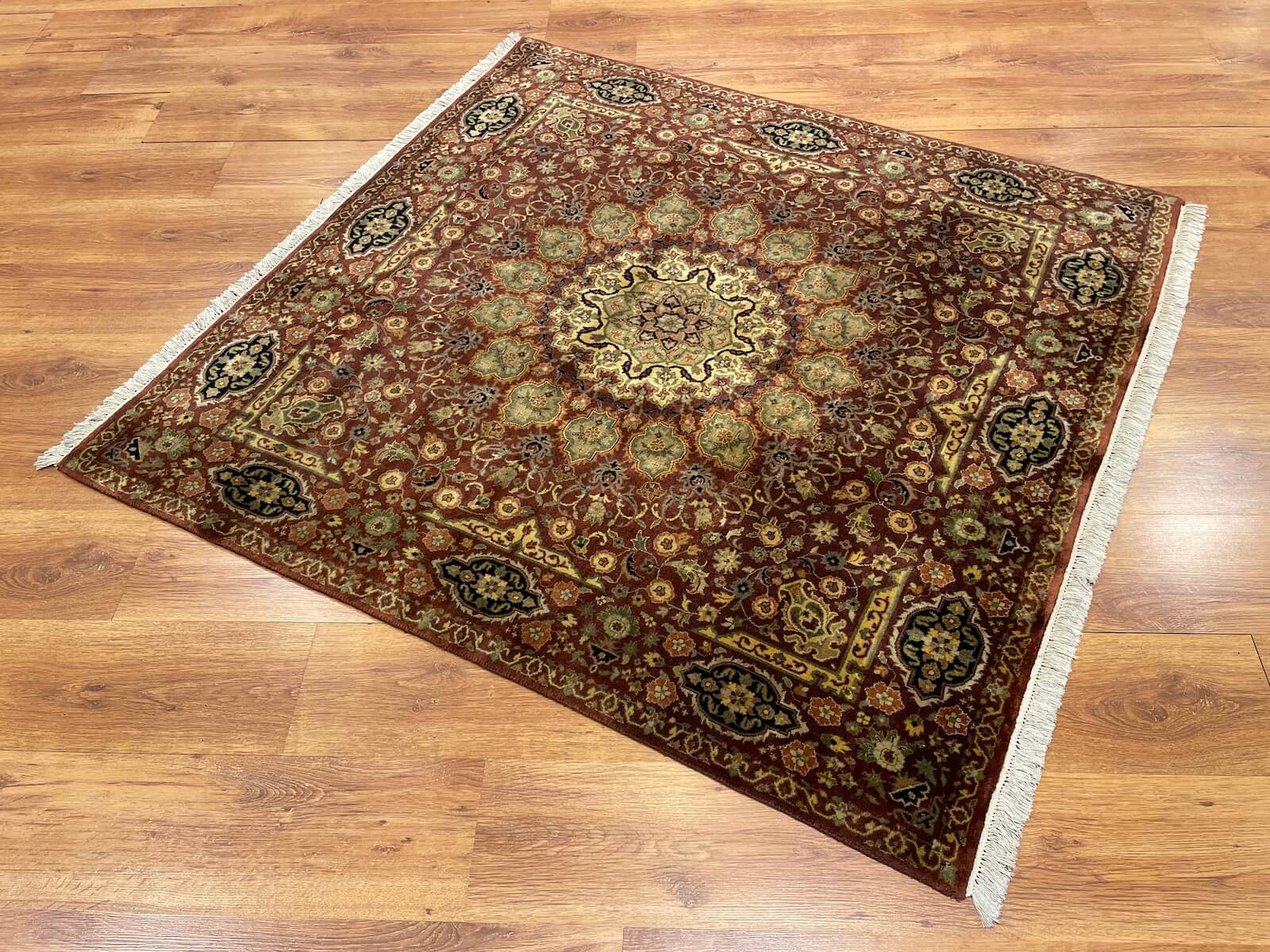 Hayyam Uşak Kare El Dokuma Halı