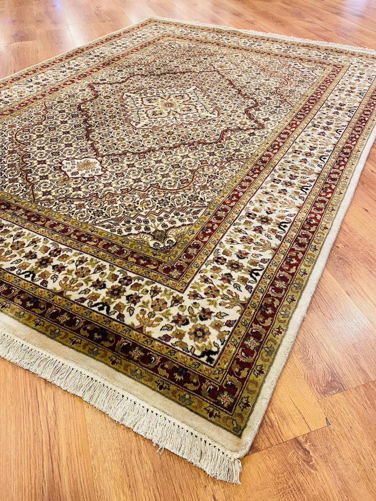 Hayyam Uşak El Dokuma Halı