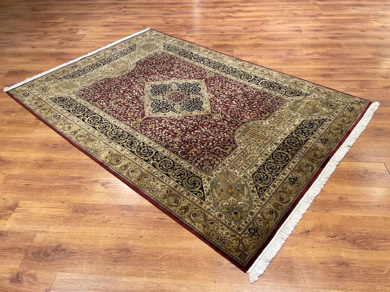 Hayyam Uşak El Dokuma Halı