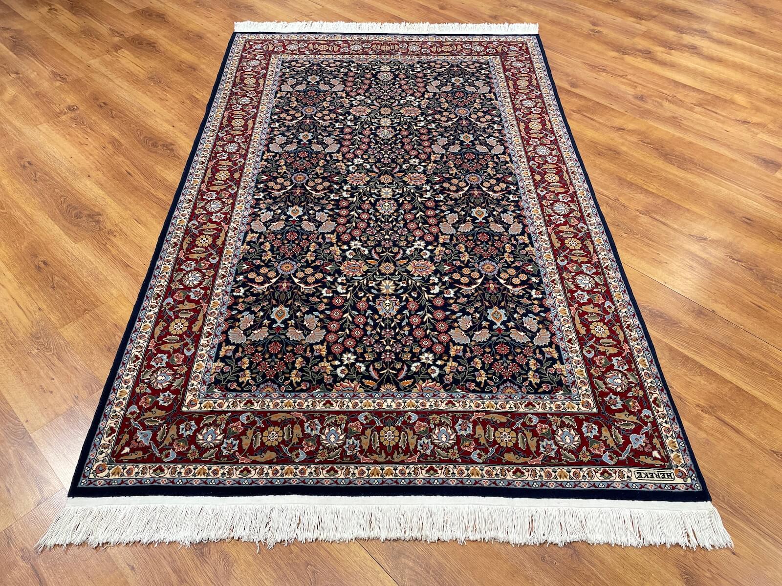 Hereke Yedidağın Çiçeği Lacivert El Dokuma Halı