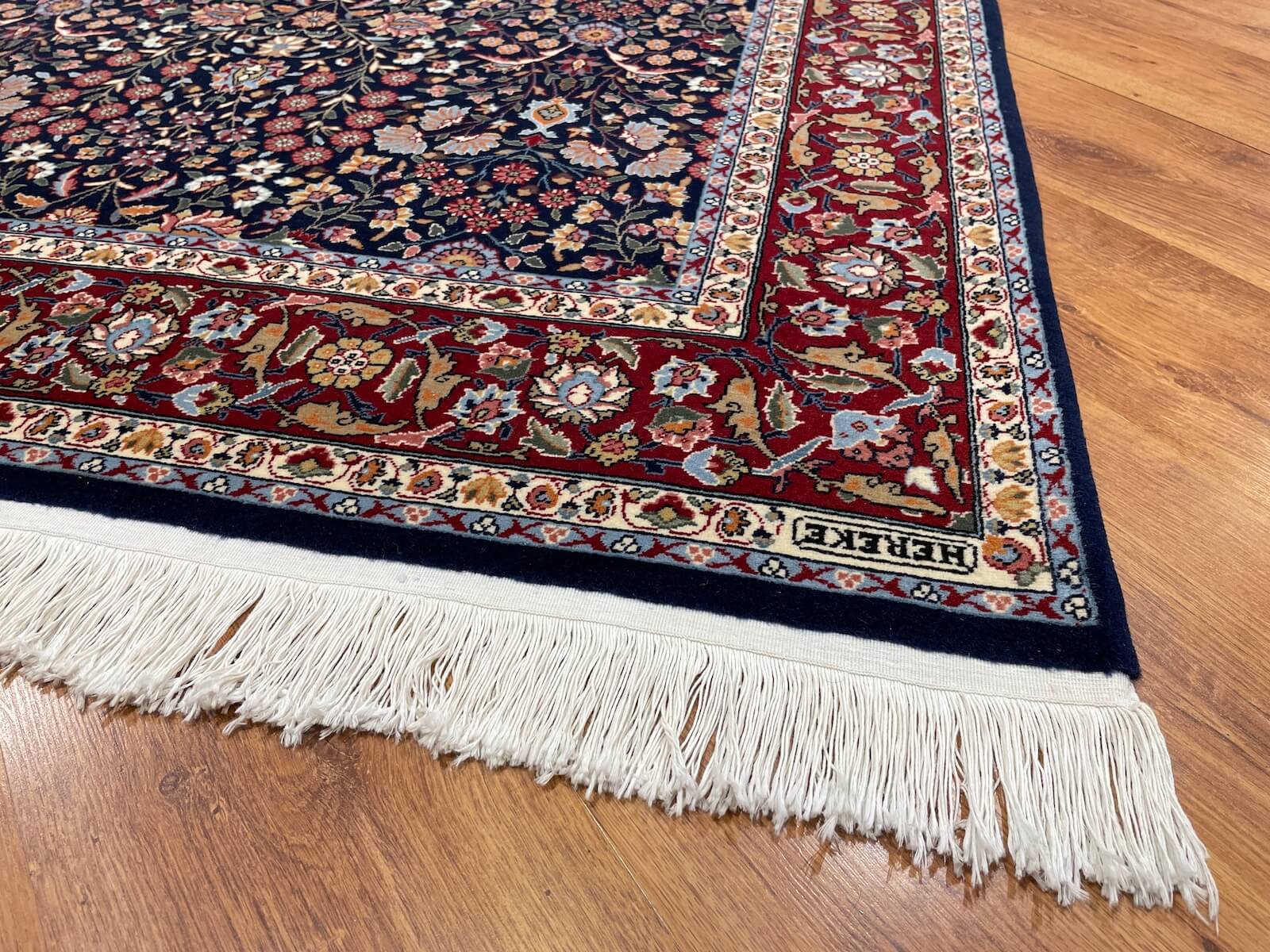 Hereke Yedidağın Çiçeği Lacivert El Dokuma Halı