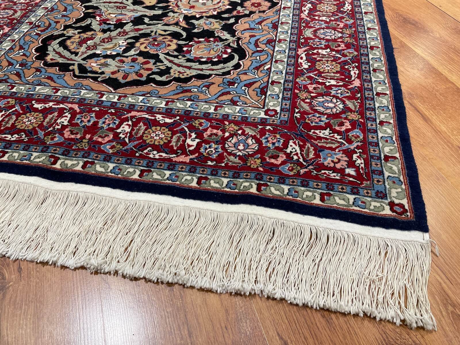 Hereke Mihraplı Siyah El Dokuma Halı