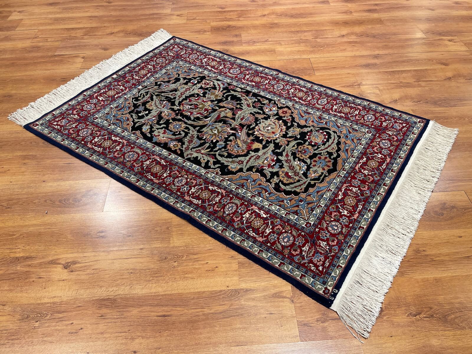 Hereke Mihraplı Siyah El Dokuma Halı