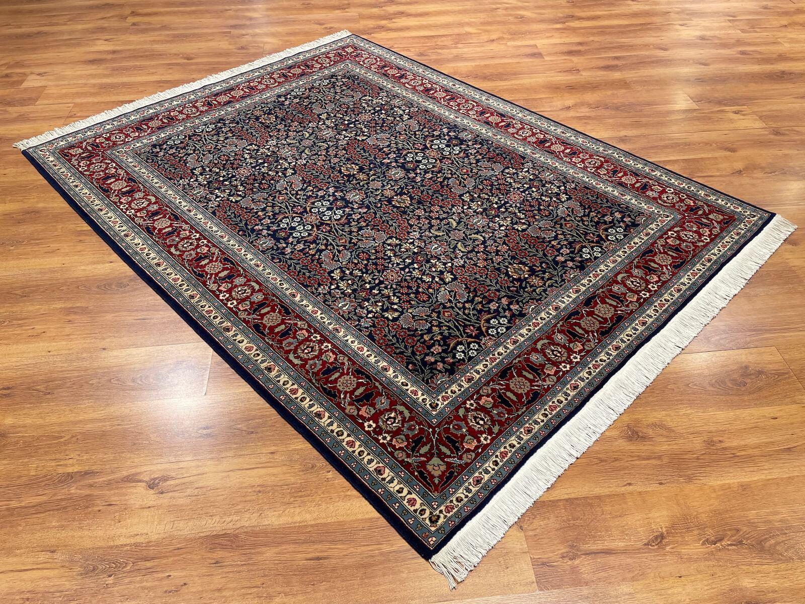 Hereke Yedidağın Çiçeği Lacivert El Dokuma Halı