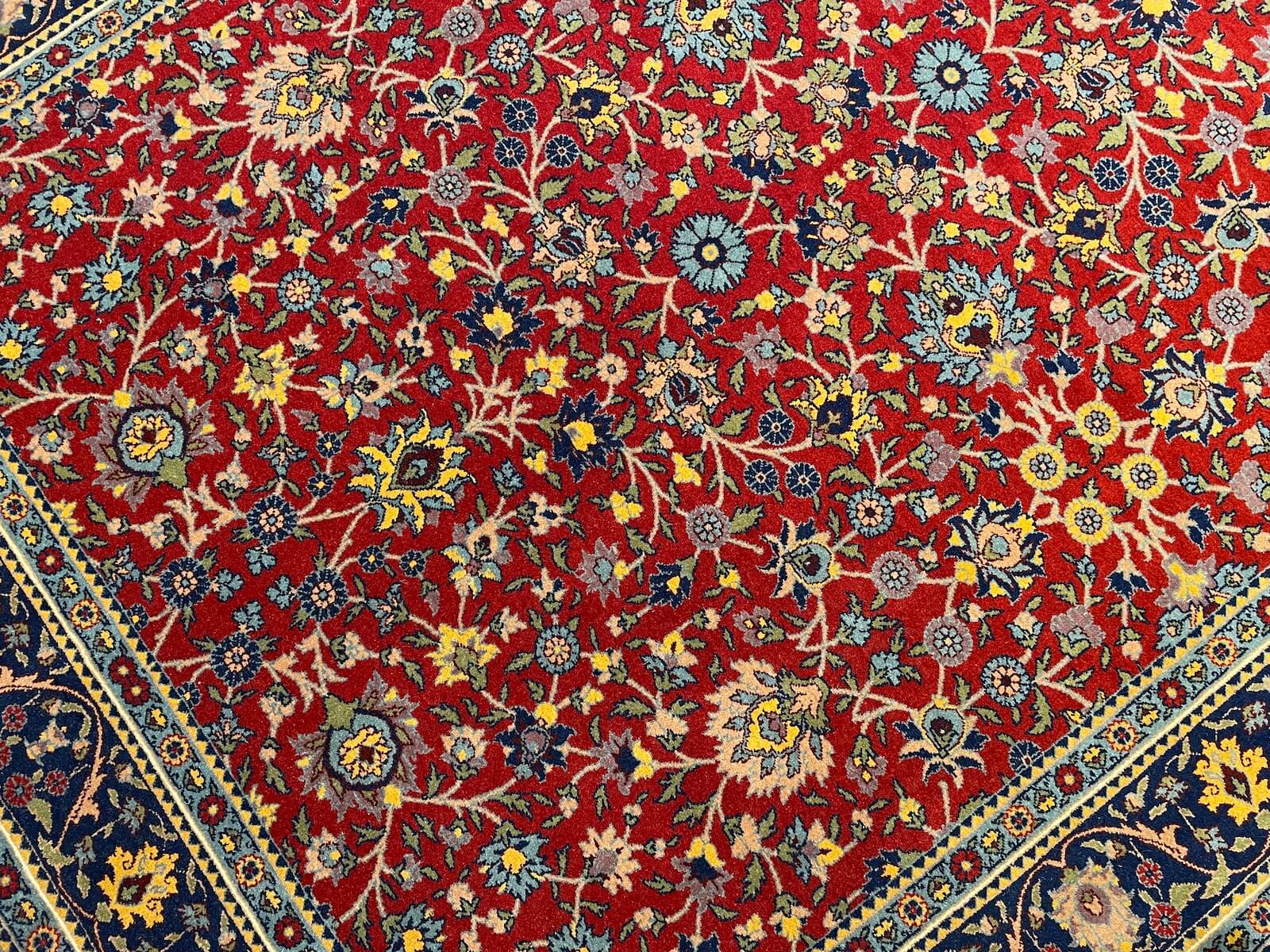 Hereke Yedidağın Çiçeği Kırmızı El Dokuma Halı