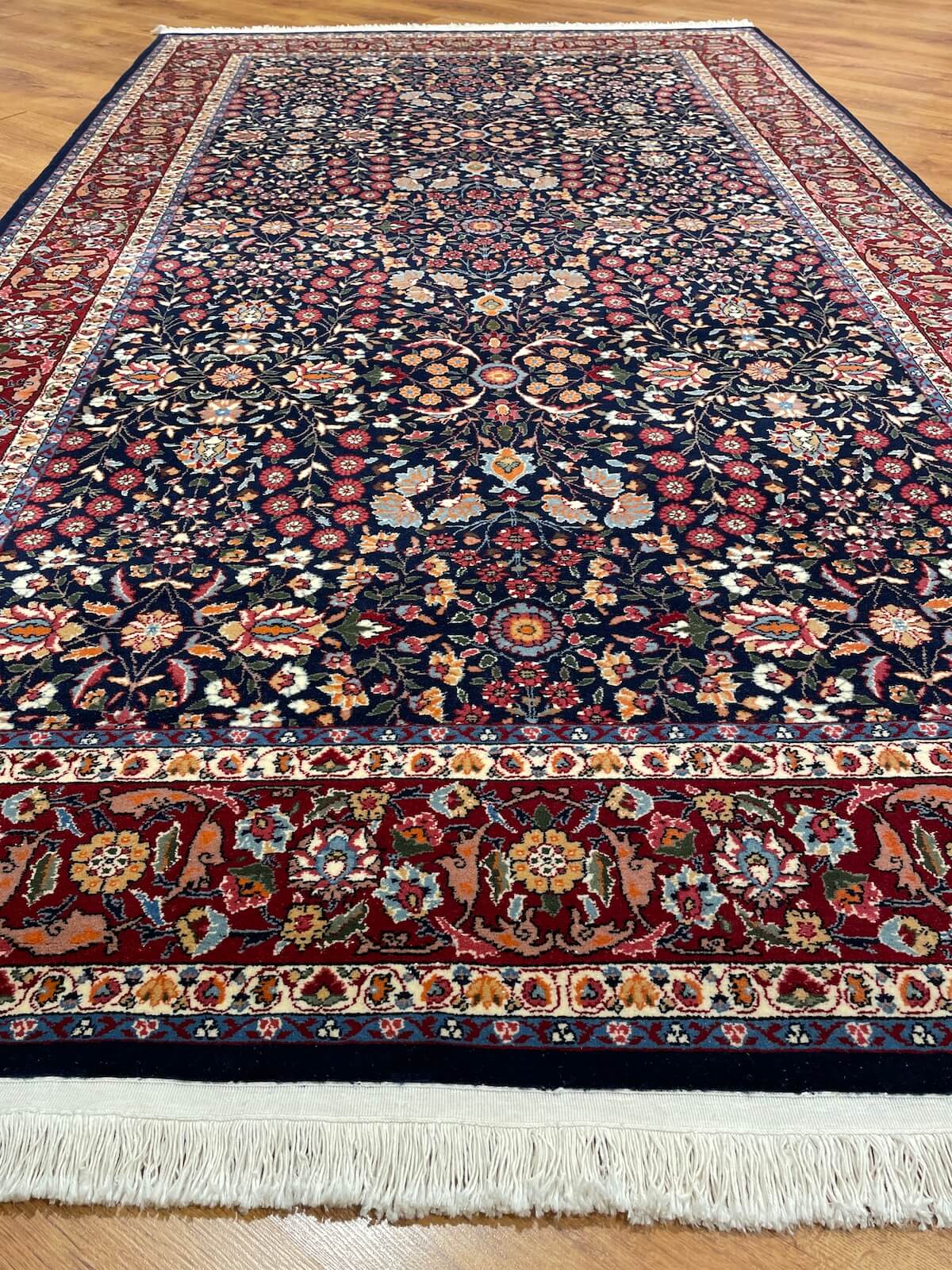 Hereke Yedidağın Çiçeği Lacivert El Dokuma Halı