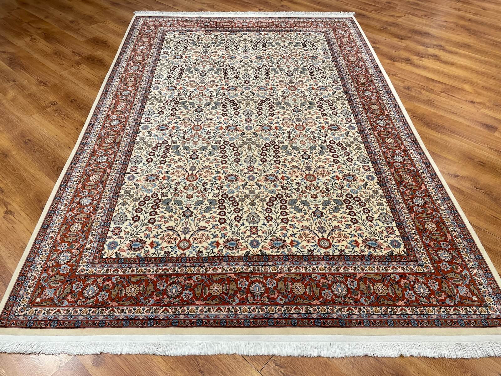 Hereke Yedidağın Çiçeği Krem El Dokuma Halı