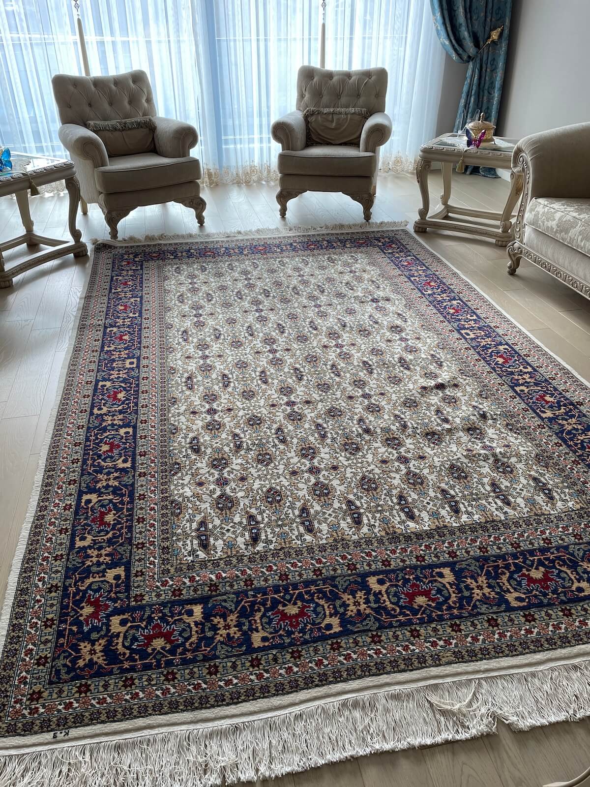 Hereke Krem Lacivert El Dokuma Halı