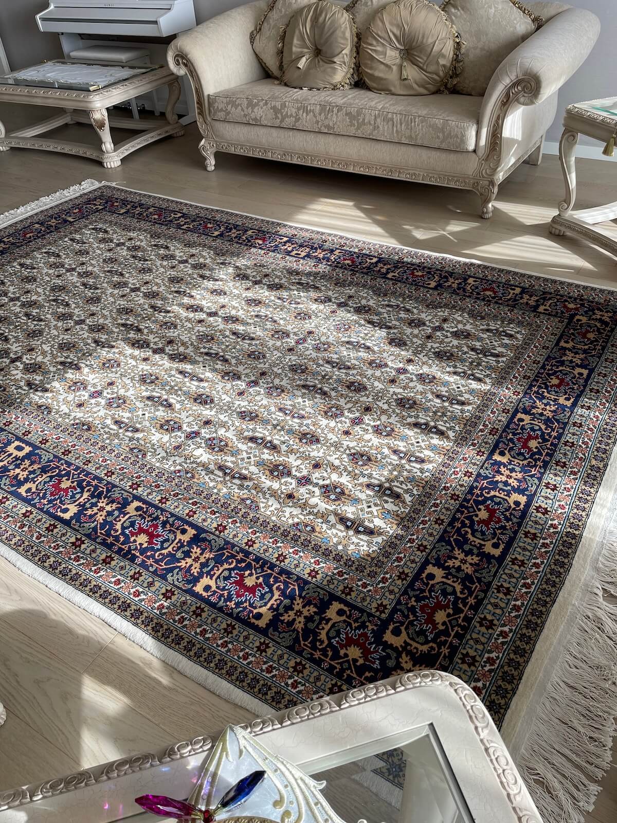 Hereke Krem Lacivert El Dokuma Halı