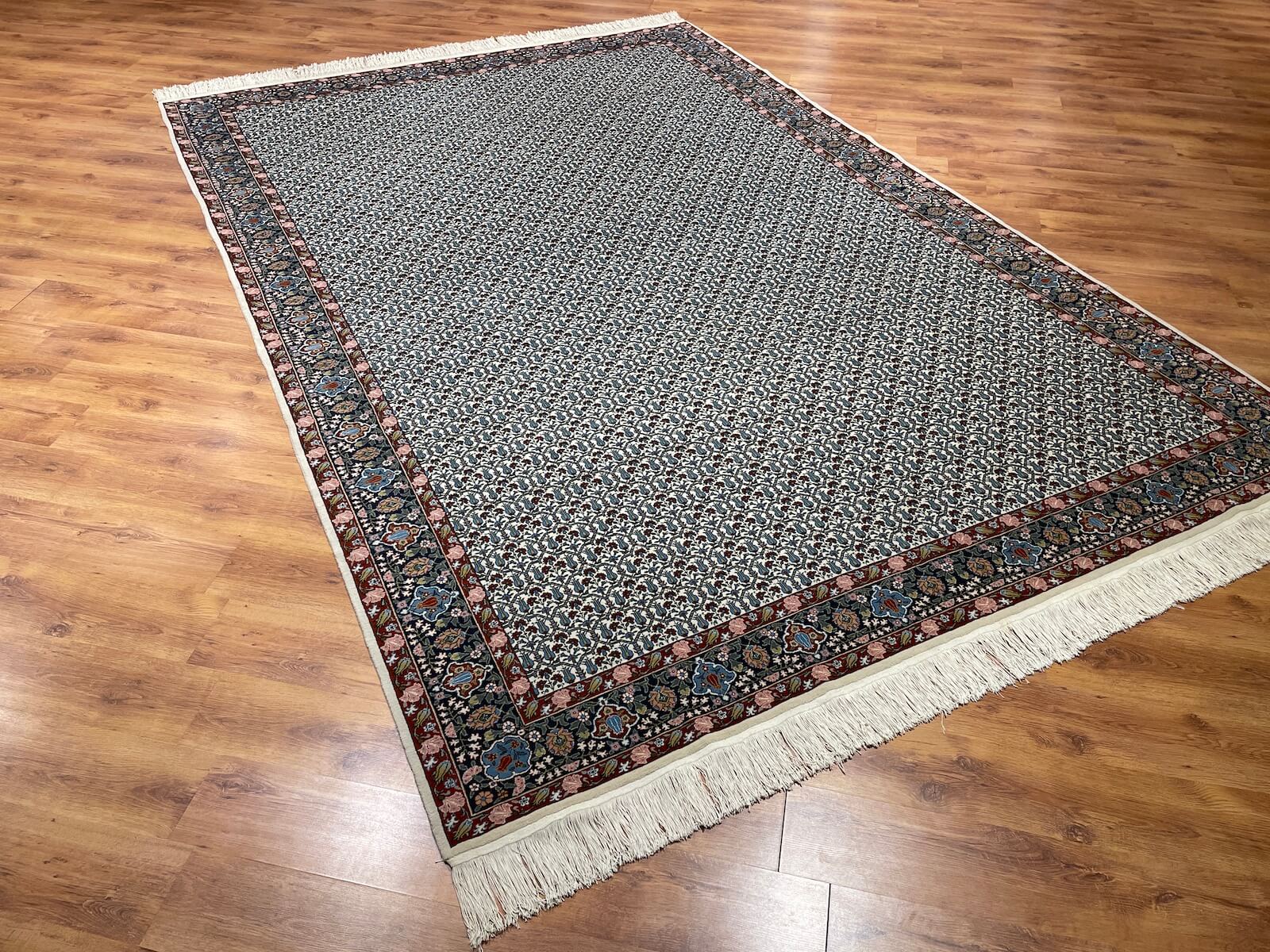 Hereke Lale Desenli Krem El Dokuma Halı