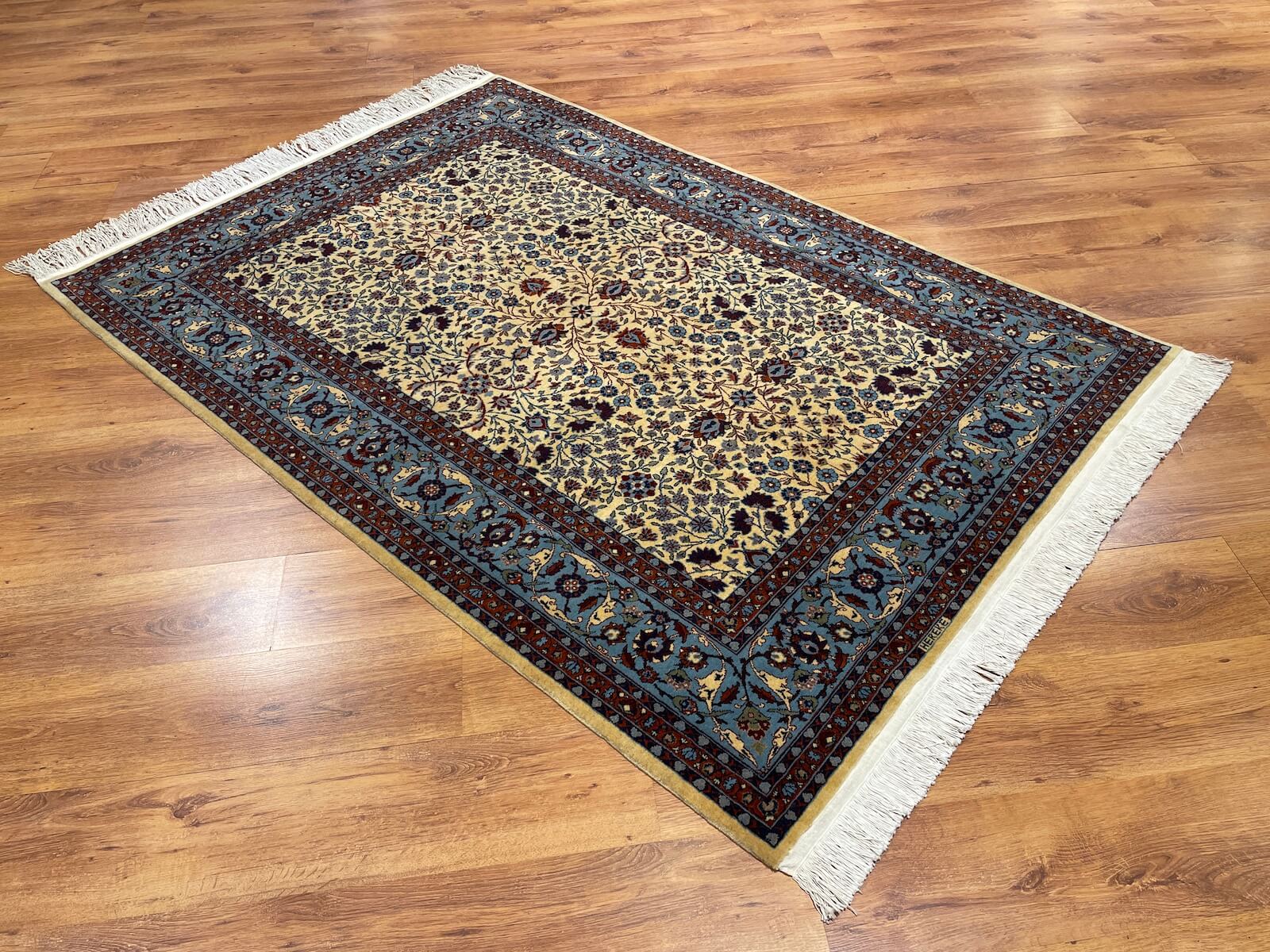 Hereke Yedidağın Çiçeği Krem El Dokuma Halı