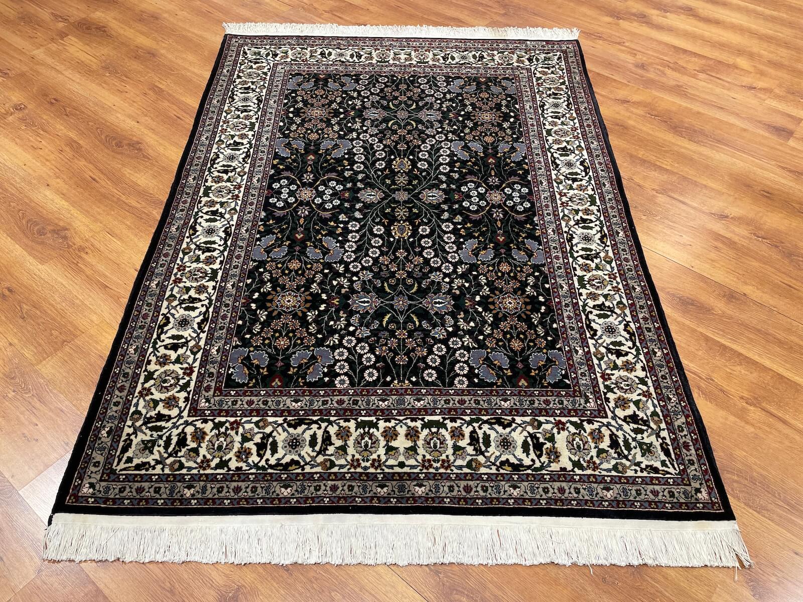 Hereke Yedidağın Çiçeği Siyah El Dokuma Halı