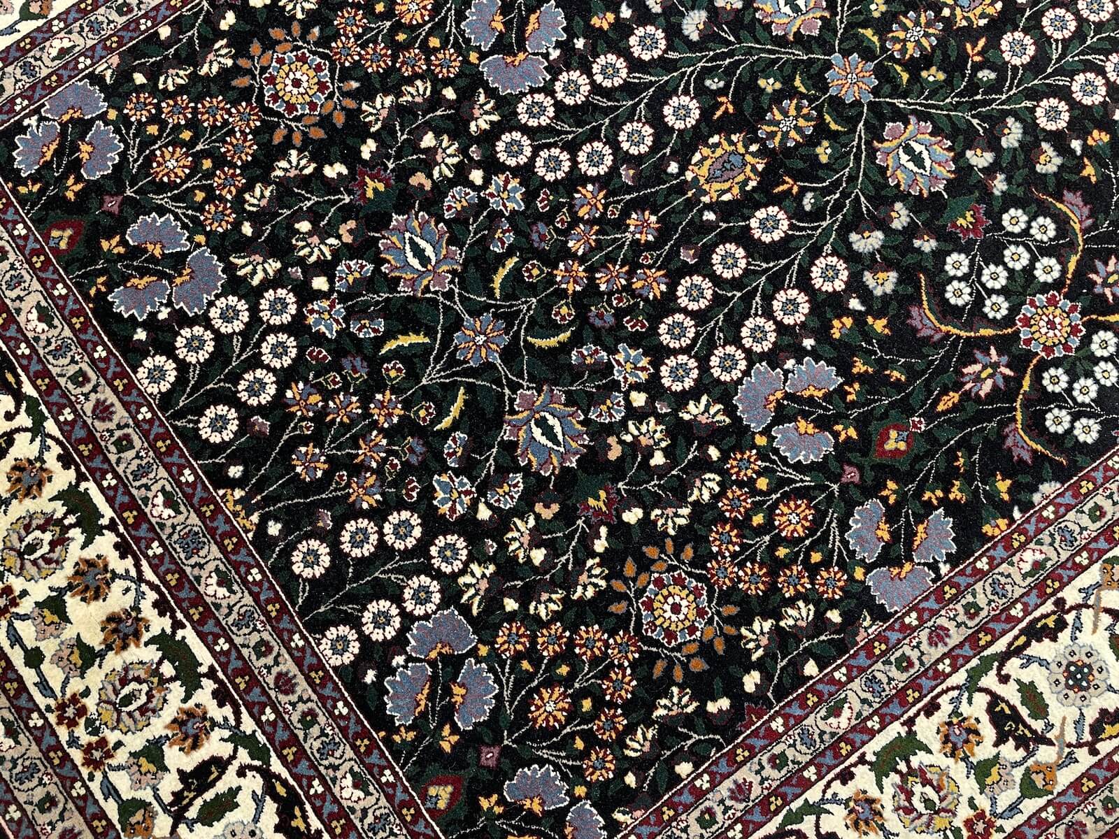 Hereke Yedidağın Çiçeği Siyah El Dokuma Halı