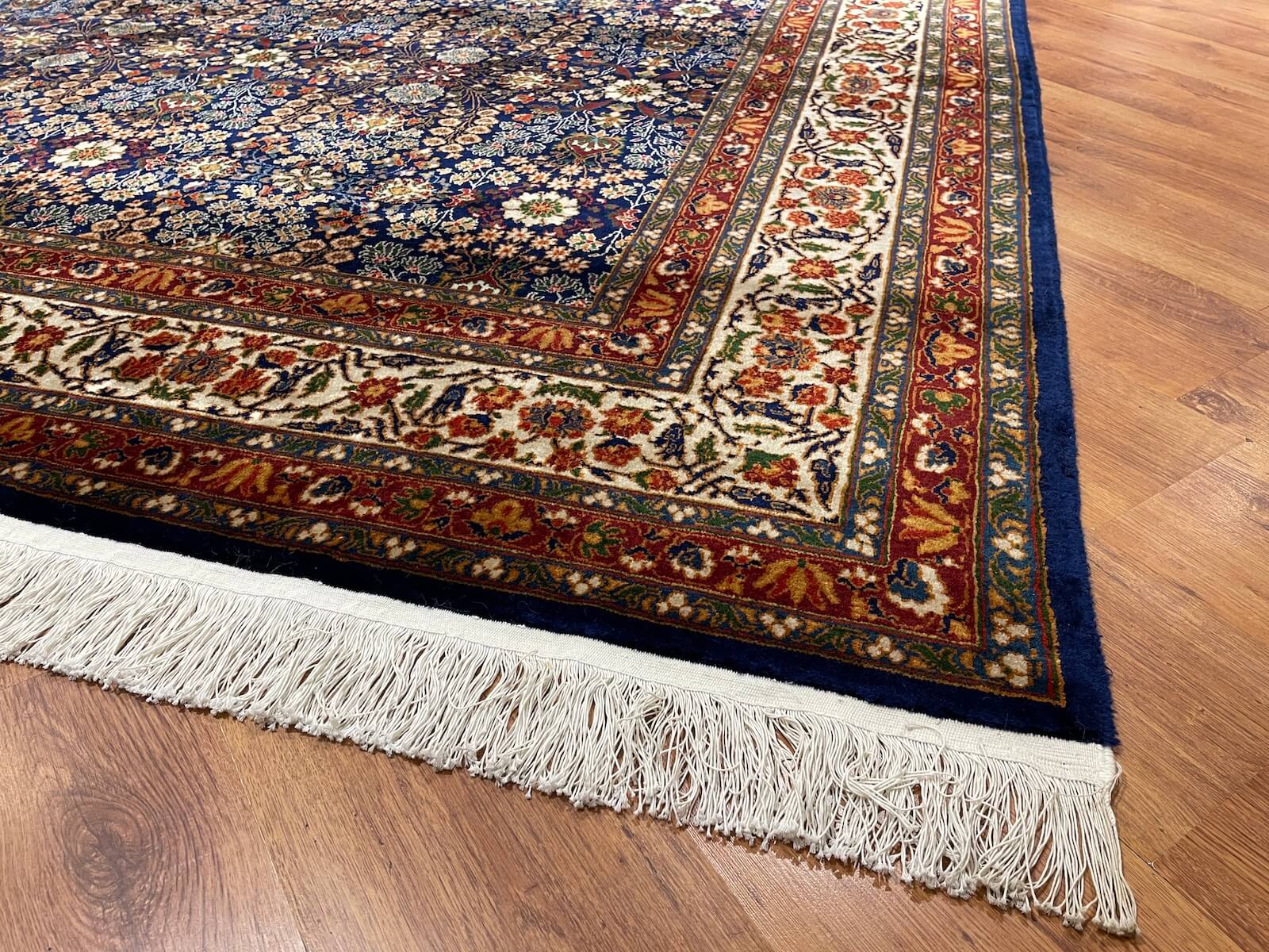 Hereke Yedidağın Çiçeği Desenli Lacivert El Dokuma Halı