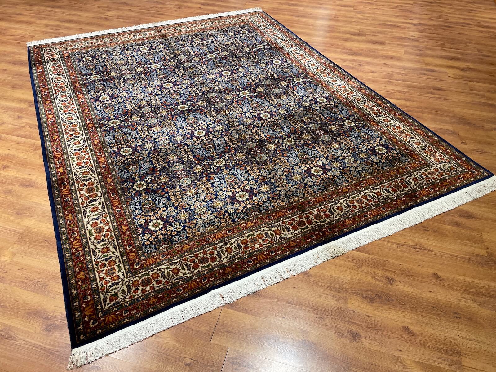 Hereke Yedidağın Çiçeği Desenli Lacivert El Dokuma Halı