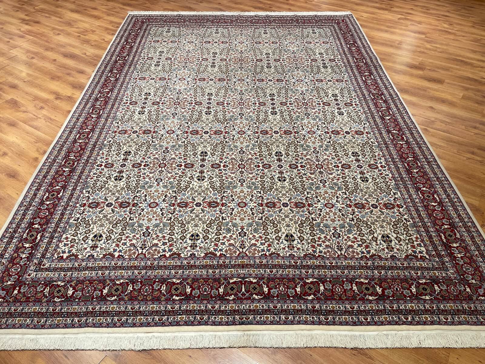 Hereke Yedidağın Çiçeği Desenli Krem El Dokuma Halı