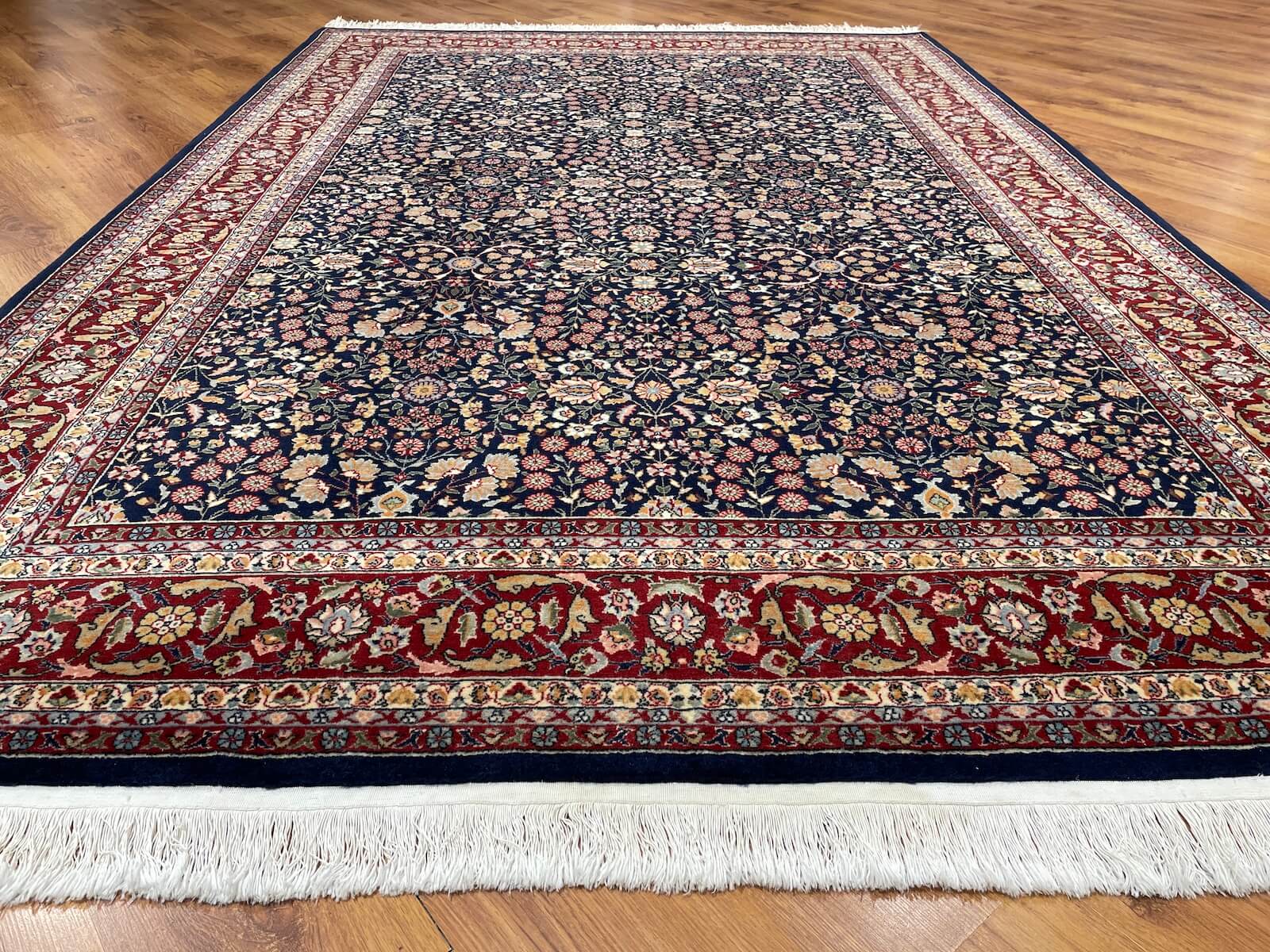 Hereke Yedidağın Çiçeği Lacivert El Dokuma Halı