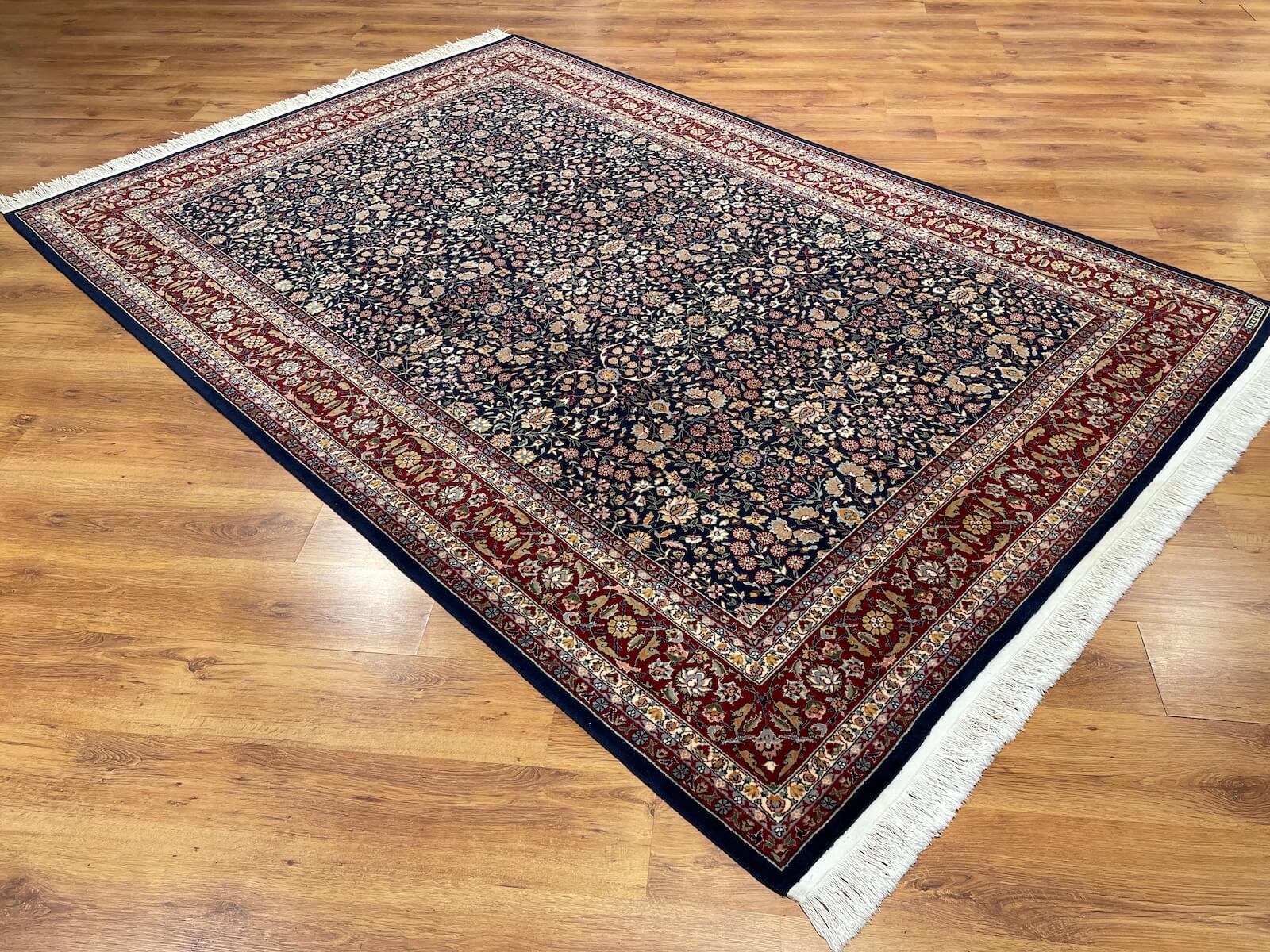 Hereke Yedidağın Çiçeği Lacivert El Dokuma Halı