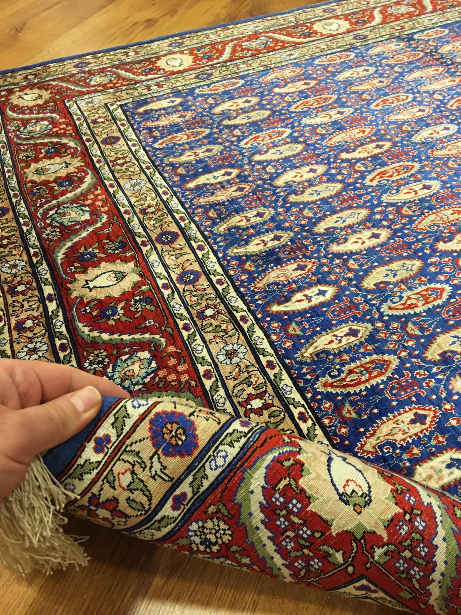 Hereke Saf İpek Bademli Desenli El Dokuma Halı