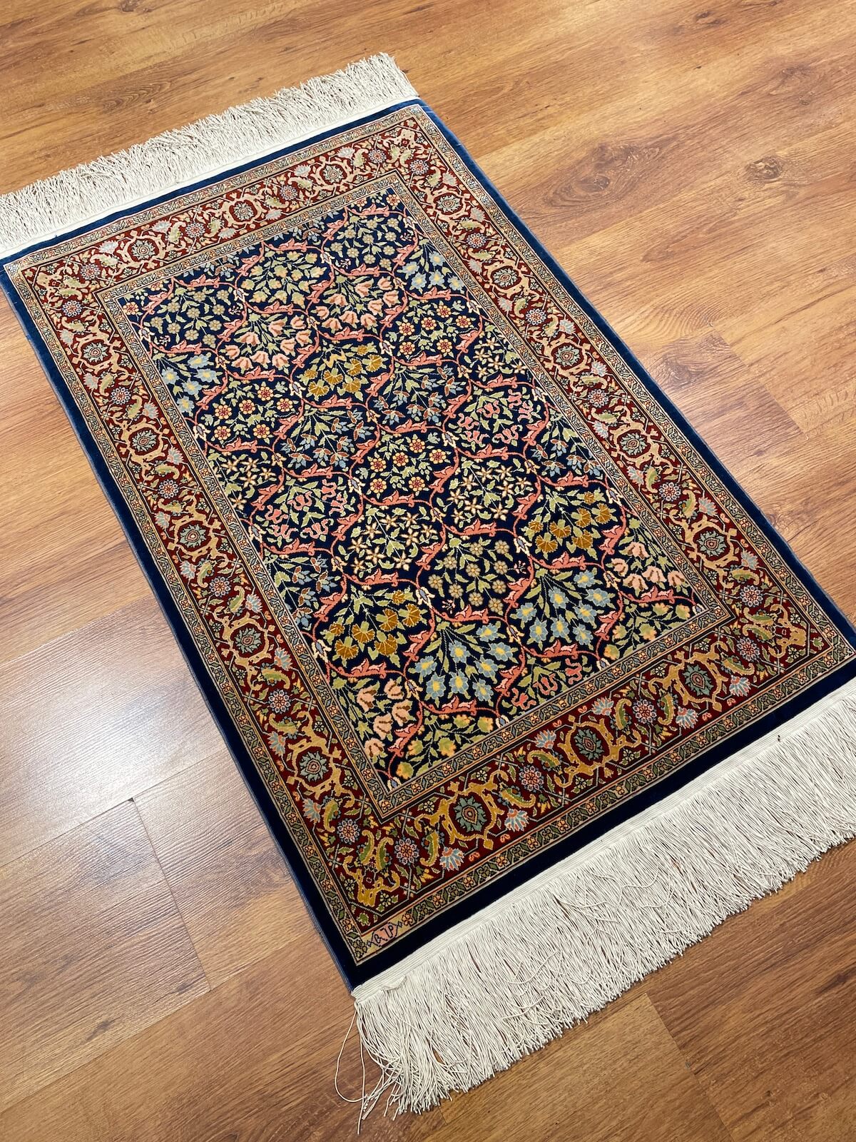 Hereke Saf İpek Karpuzlu Desenli El Dokuma Halı